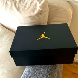 Jordan 1 Mid (size 6)